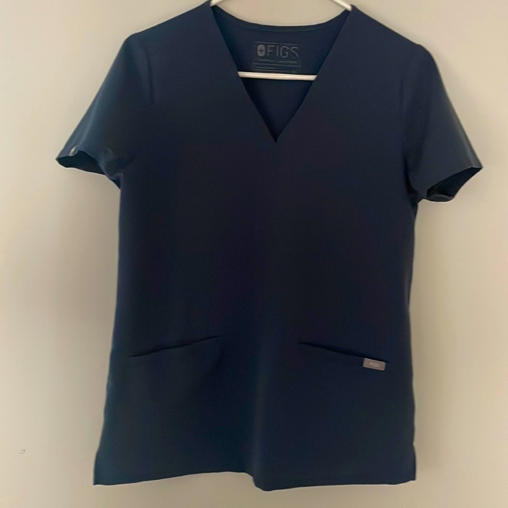Figs scrub top 2 pockets dark blue